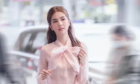 Diện nguyên cây hồng, Ngọc Trinh hóa tiểu thư đầy ngọt ngào tại sân bay